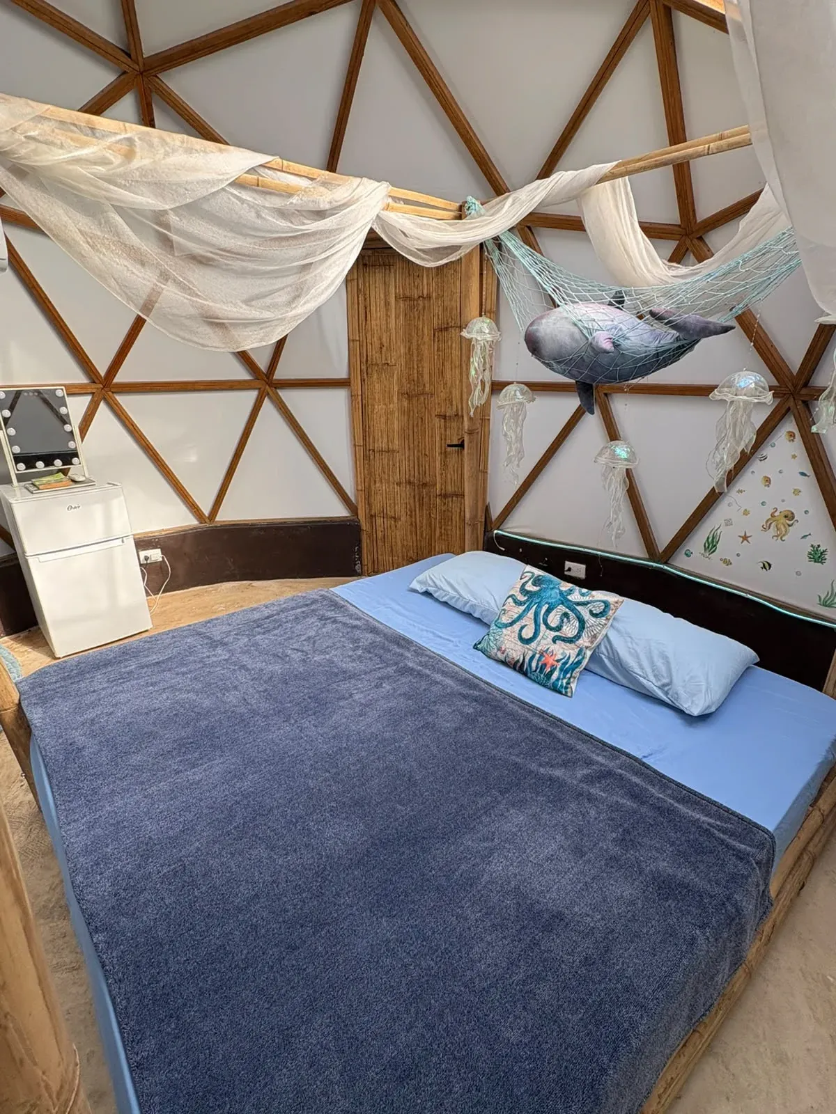 Domo Mar Blue: cama king con decoración marina